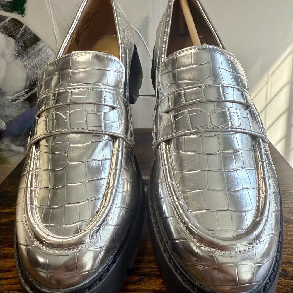 Silver Crocodile Pattern Loafers - Picture 2 of 6